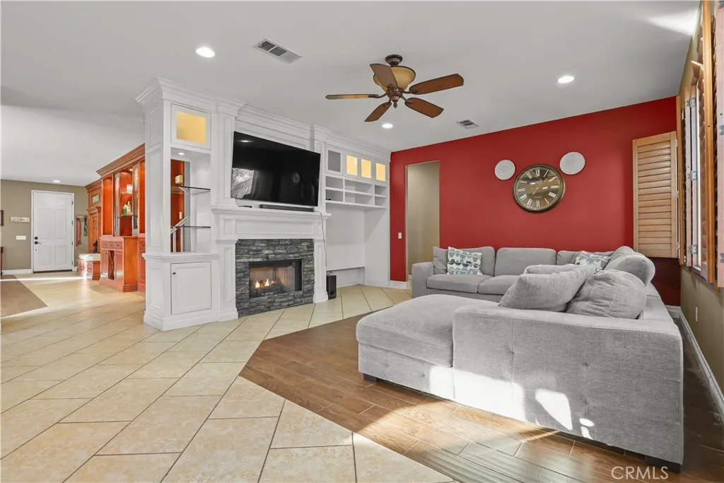 29724 Castlebury, Castaic, California 91384 home-pic-11